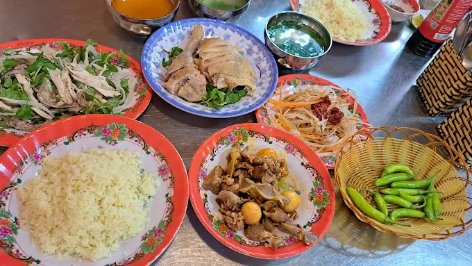 Cơm Gà Bà Buội Đà Nẵng: Đánh Giá Chi Tiết Về Hương Vị Truyền Thống Từ Hội An Cơm Gà Bà Buội Đà Nẵng: Đánh Giá Chi Tiết Về Hương Vị Truyền Thống Từ Hội An