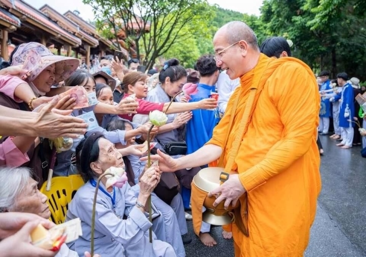 cúng dường chùa ba vàng