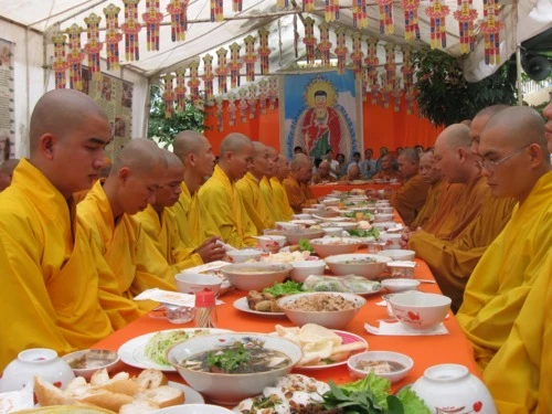 cúng trai tăng là gì