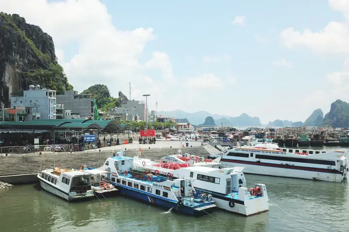 Du Lịch Vân Đồn Quảng Ninh: Cẩm Nang Khám Phá Vùng Đất Mỏ Và Biển Xanh