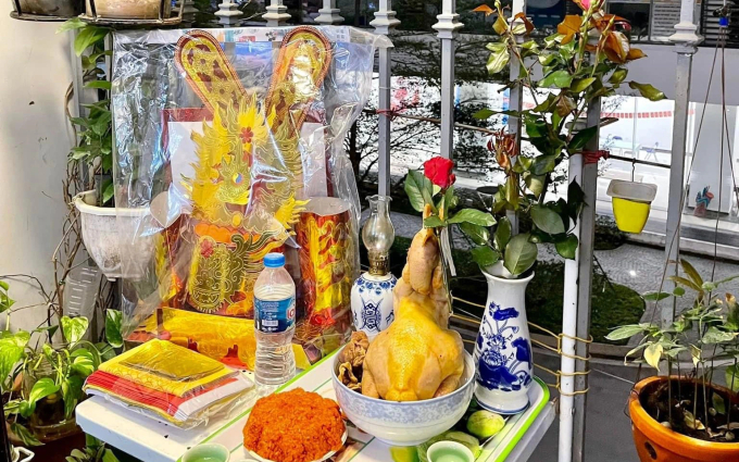 gà cúng giao thừa quay đầu ra hay vào