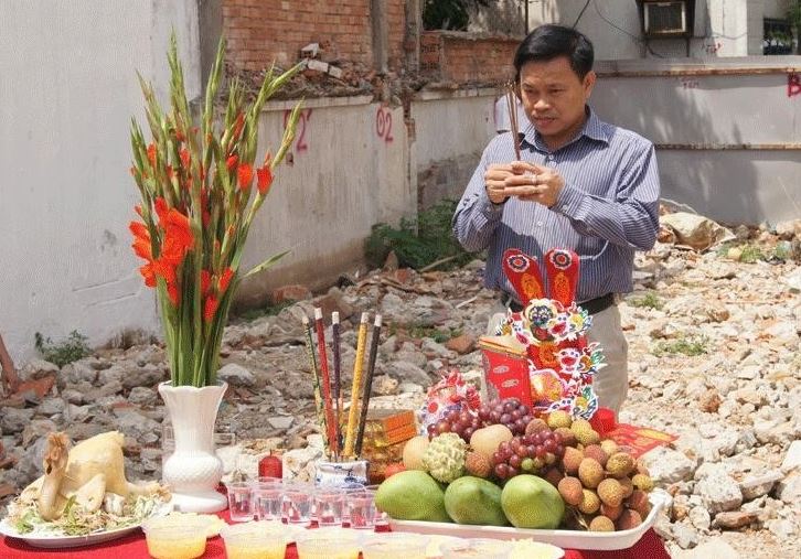 gà cúng ngoài sân quay hướng nào - Hình 3