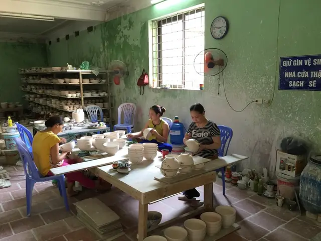 Nghề Gốm Sứ Bát Tràng Gia Lâm: Di Sản Vàng Của Văn Hóa Việt