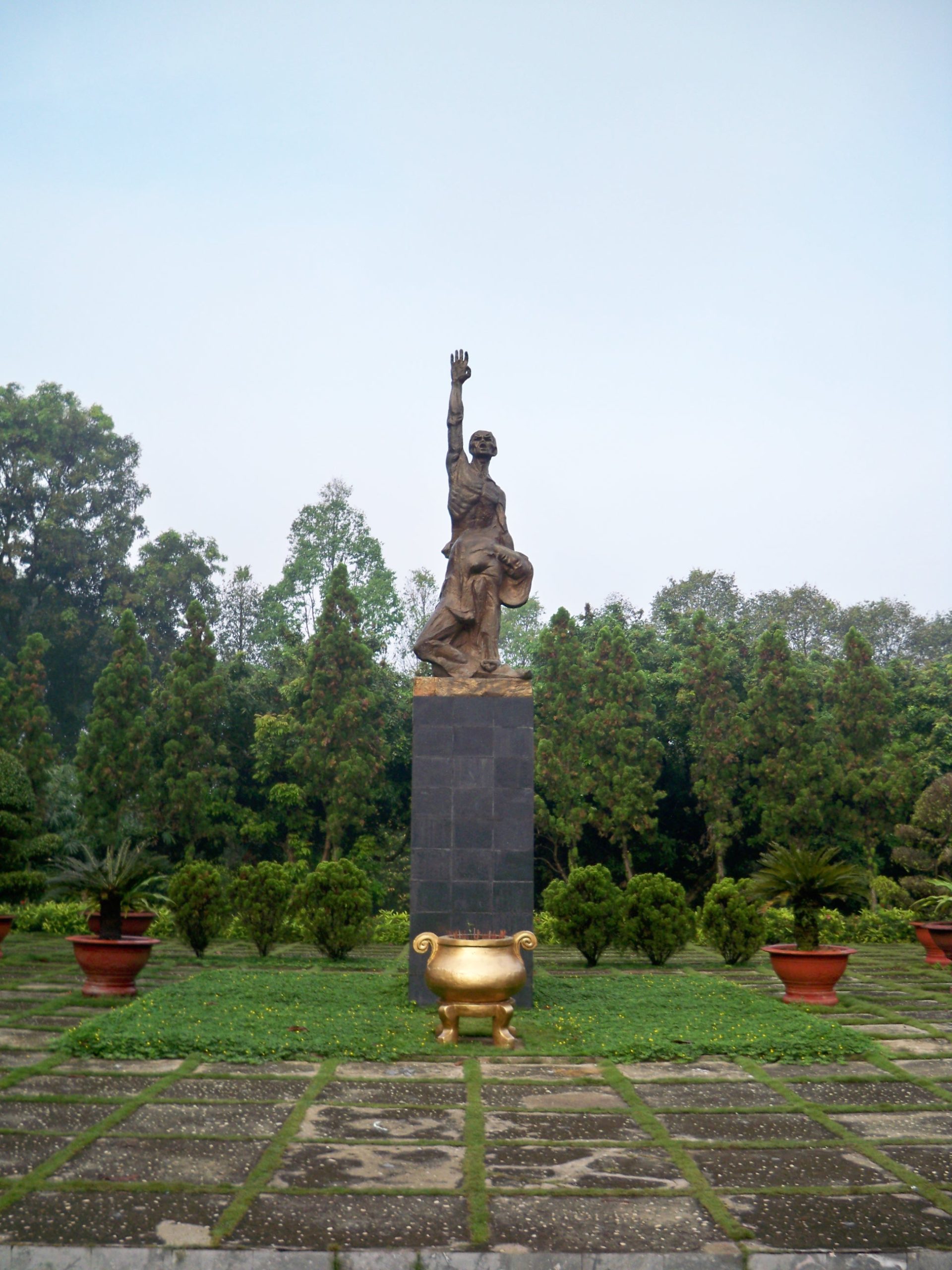 hình ảnh nhà tù phú lợi