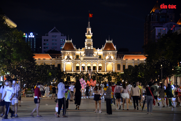 hình ảnh phố đi bộ nguyễn huệ - Hình 4