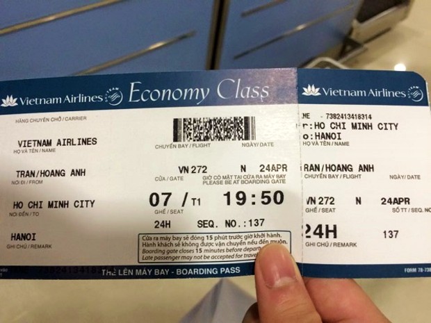Máy bay Vietnam Airlines Airbus A350 cất cánh trên bầu trời