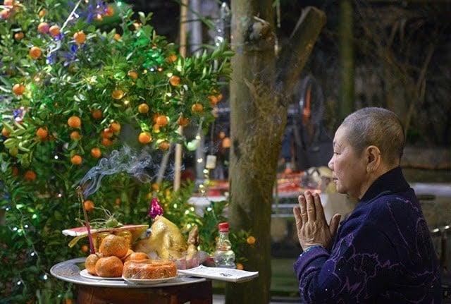 hướng đặt mâm cúng giao thừa ngoài trời - Hình 4