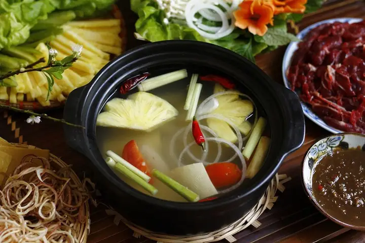 Lẩu Bò Nhúng Dấm Hà Nội: 13 Quán Ngon Chuẩn Vị Được Săn Đón Nhất
