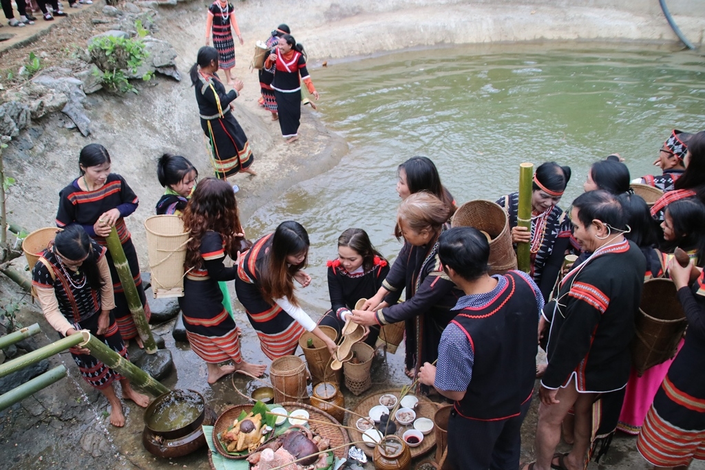 lễ cúng bến nước