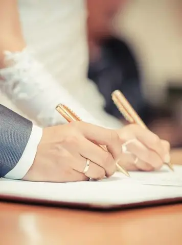 Lễ Đính Hôn Có Trao Nhẫn Không? Bí Quyết Từ Truyền Thống Đến Hiện Đại