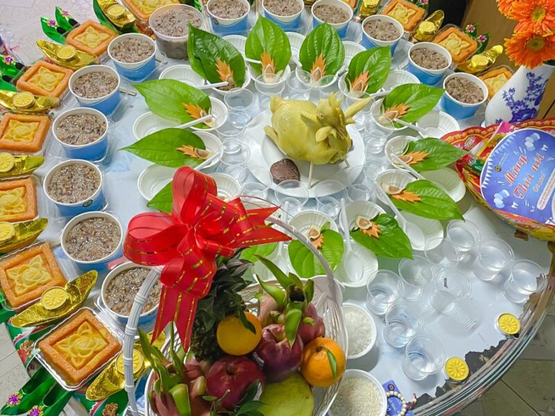 mâm cúng đầy tháng cho be trai đơn giản - Hình 3
