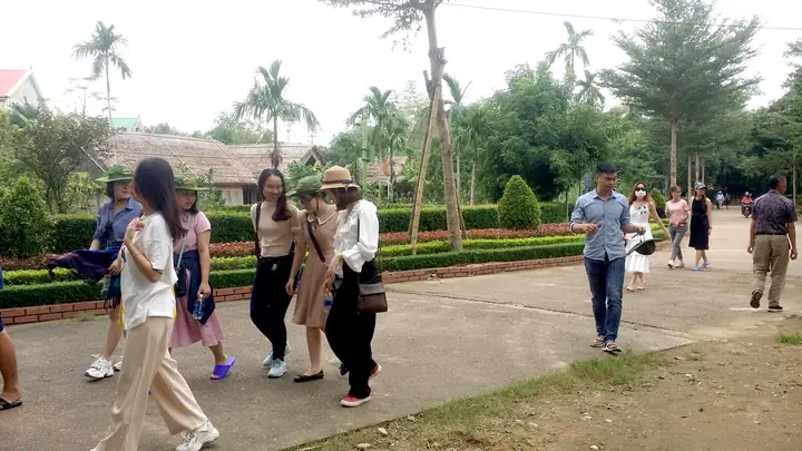 Quê Mẹ Bác Hồ Ở Đâu? Khám Phá Di Tích Lịch Sử Và Sự Lột Xác Của Hồng Tiến
