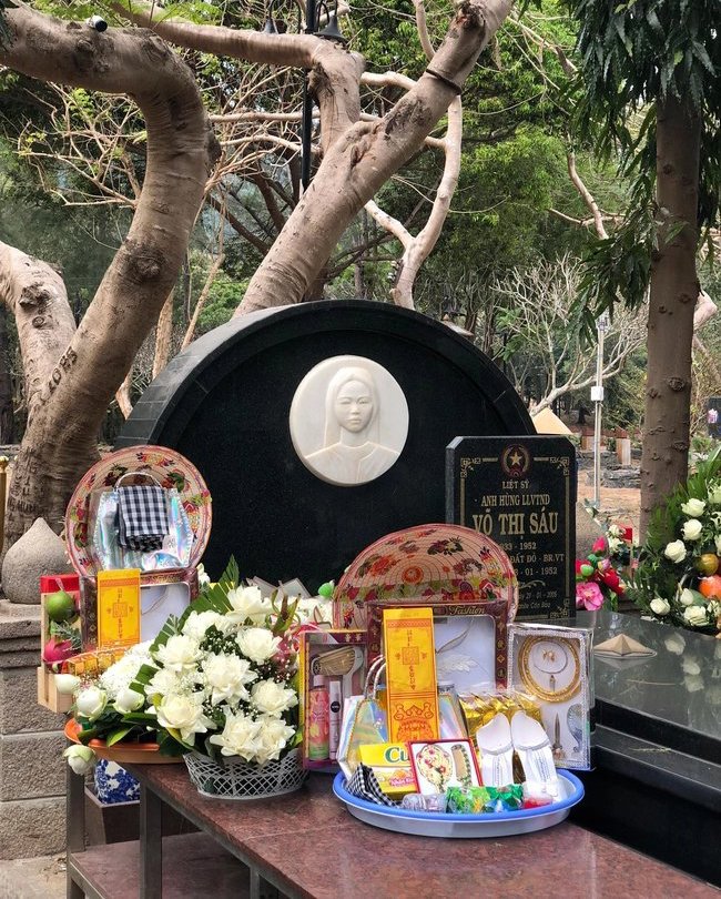 mua lễ cúng cô sáu côn đảo
