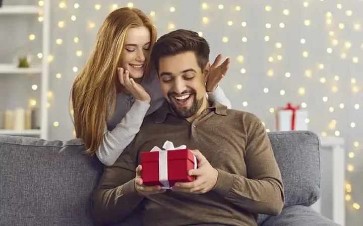 Quà Tặng Cho Nam: 15 Gợi Ý Phù Hợp Mọi Nhu Cầu Và Dịp