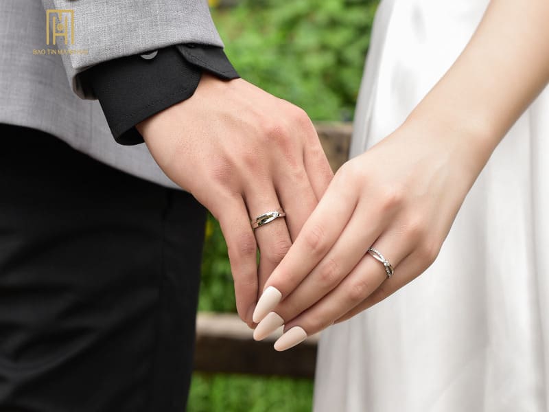nhẫn cầu hôn và nhẫn cưới - Hình 5