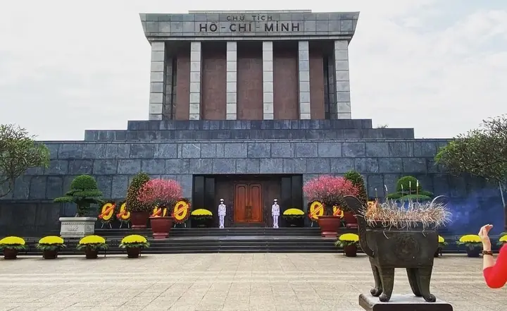 Những Đồ Không Được Mang Vào Lăng Bác: Quy Định Chi Tiết 2026