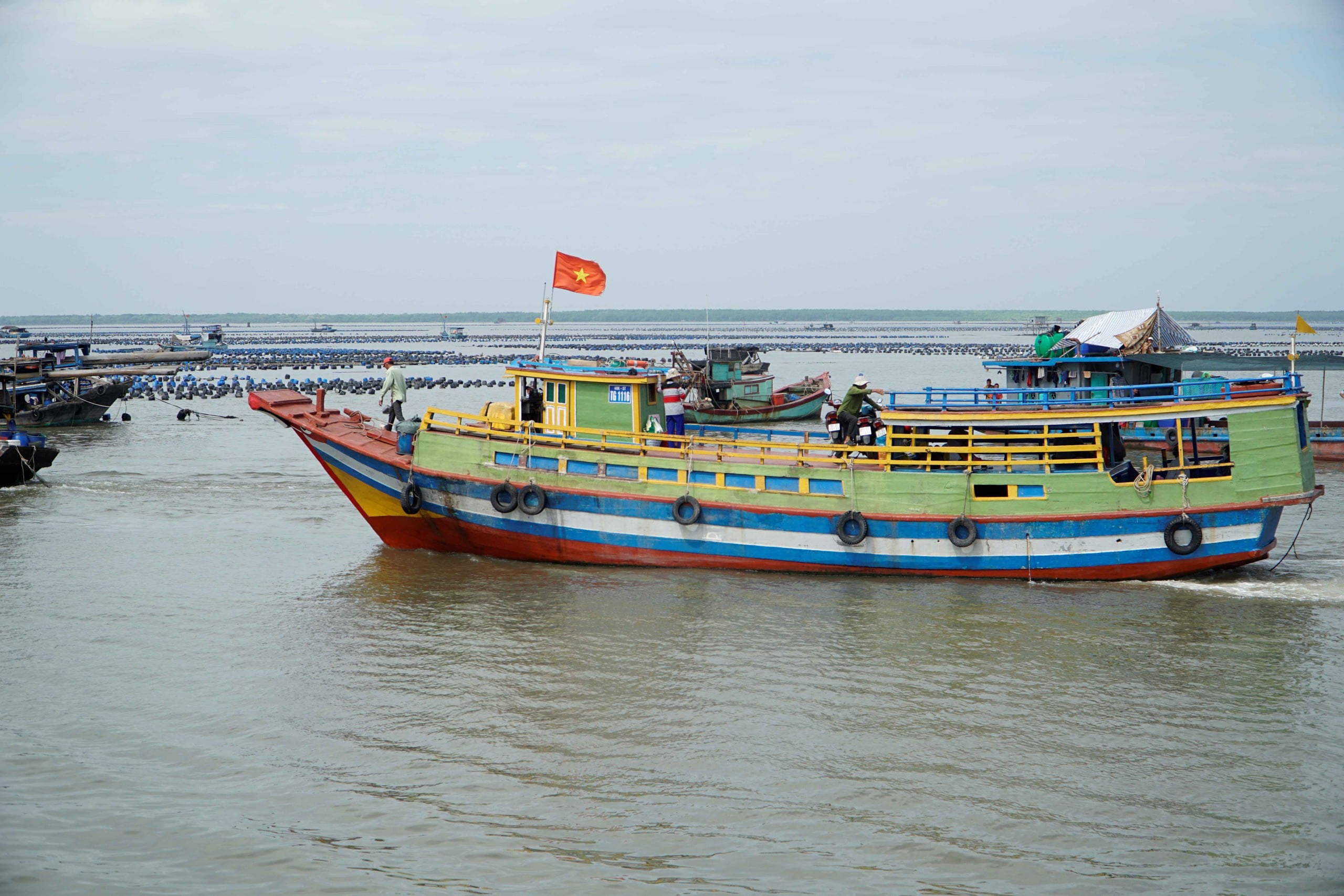 hình ảnh hành trình phà Gò Công đi Vũng Tàu trên biển