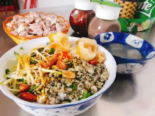 Quán Cơm Hến Ngon Ở Huế: Đánh Giá Chi Tiết Và Bảng So Sánh Khách Quan