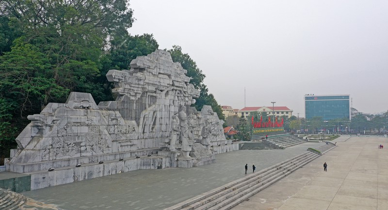 quảng trường nguyễn tất thành tuyên quang - Hình 4
