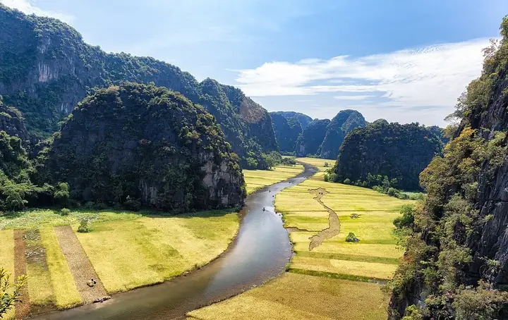 Tháng 7 Nên Đi Du Lịch Ở Đâu Miền Bắc? 12 Điểm Đến Đẹp Nhất 2026
