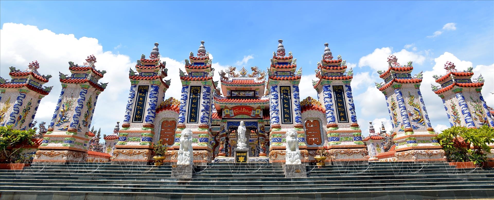 thành phố lăng mộ ở huế - Hình 5