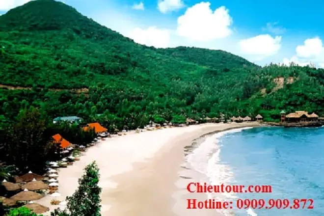Review Tour Nha Trang Bằng Tàu Hỏa: Trải Nghiệm Độc Đáo Từ Sài Gòn Đến Đảo Hoang Sơ