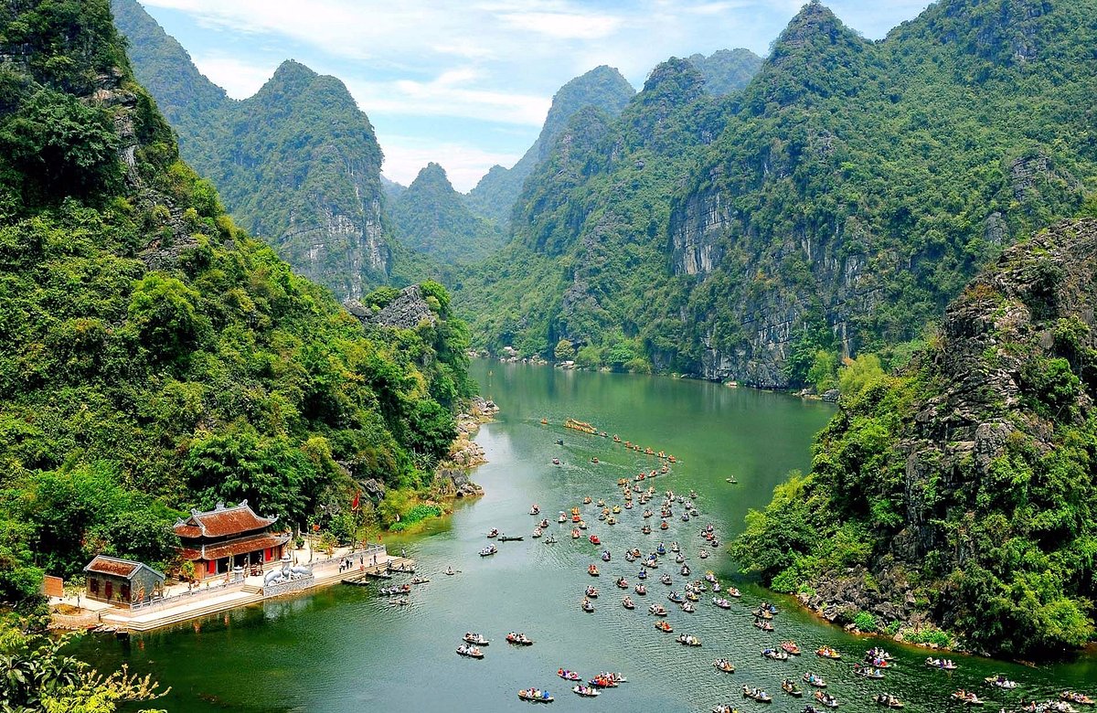 trang an boat tour ninh binh