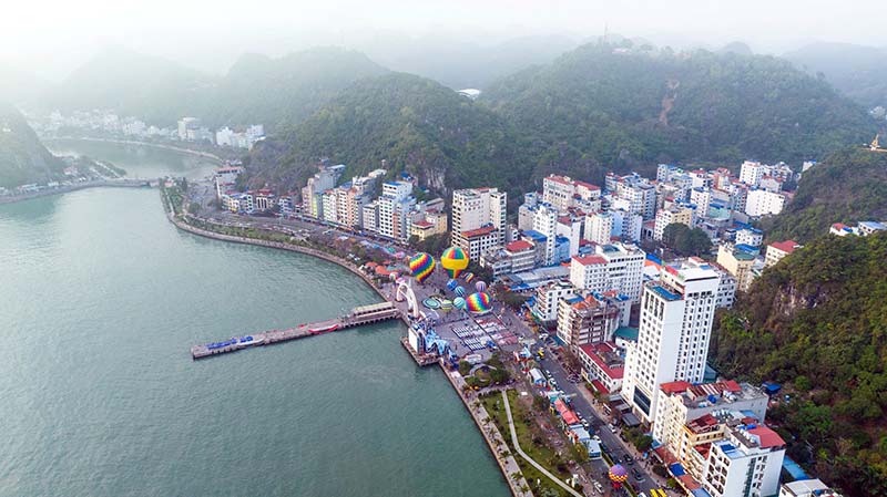 trung tâm thị trấn cát bà - Hình 2