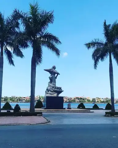 Tượng Đài Mẹ Suốt Quảng Bình: Di Tích Lịch Sử Hào Hùng Bên Dòng Sông Nhật Lệ
