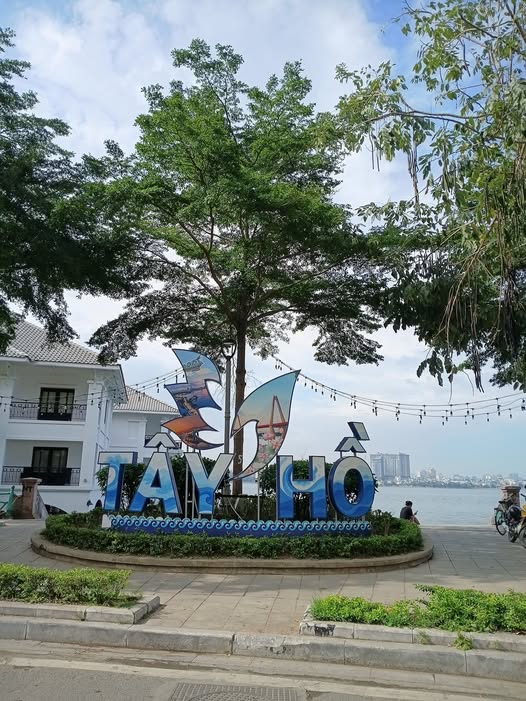 Phủ Tây Hồ giờ mở cửa có thay đổi ngày lễ không?