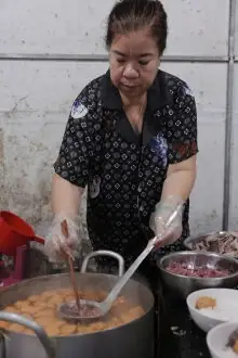 Bún Bò Cơm Nguội Huế: Cẩm Nang Thưởng Thức Món Ăn Đặc Trưng Cố Đô Bún Bò Cơm Nguội Huế: Cẩm Nang Thưởng Thức Món Ăn Đặc Trưng Cố Đô