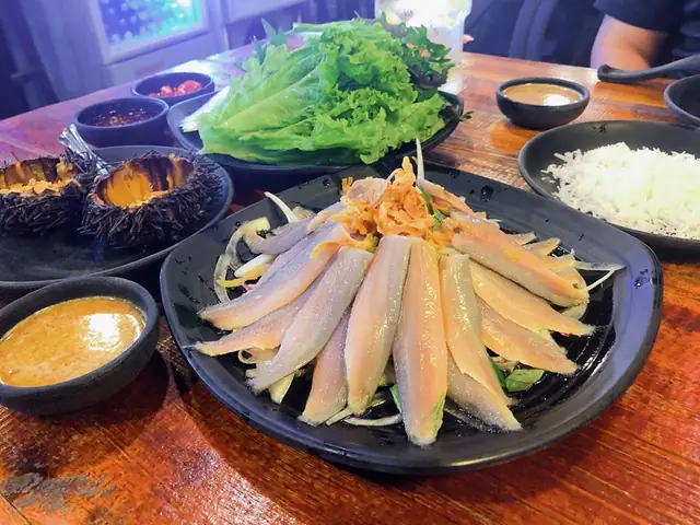 Ẩm Thực Phú Quốc: Review Chi Tiết 12 Món Ngon Phải Thử & Địa Chỉ Ăn Uống Tốt Nhất Ẩm Thực Phú Quốc: Review Chi Tiết 12 Món Ngon Phải Thử & Địa Chỉ Ăn Uống Tốt Nhất