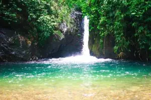 Ao Giời Suối Tiên Phú Thọ: Hướng Dẫn Khám Phá Điểm Đến Nước Nóng Thiên Nhiên Tuyệt Đẹp