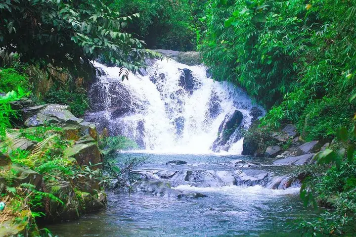 Ao Giời Suối Tiên Phú Thọ: Hướng Dẫn Khám Phá Điểm Đến Nước Nóng Thiên Nhiên Tuyệt Đẹp