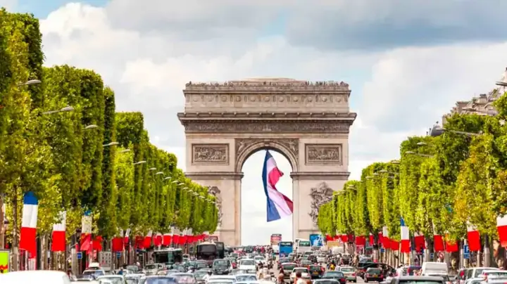 Khải Hoàn Môn Paris: Lịch Sử, Kiến Trúc & Hướng Dẫn Tham Quan Chi Tiết