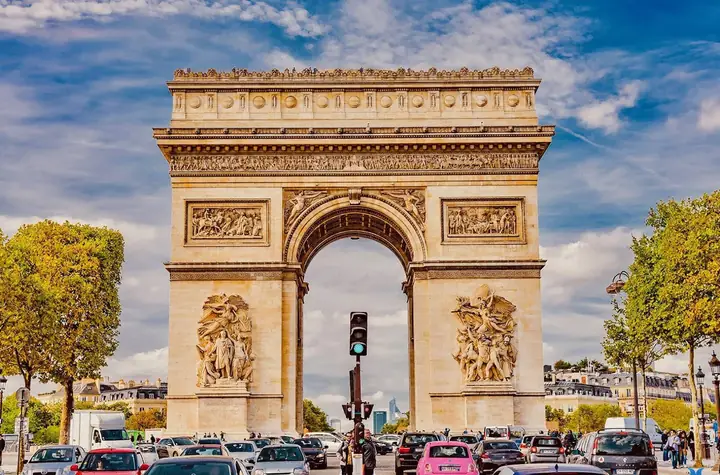 Khải Hoàn Môn Paris: Lịch Sử, Kiến Trúc & Hướng Dẫn Tham Quan Chi Tiết
