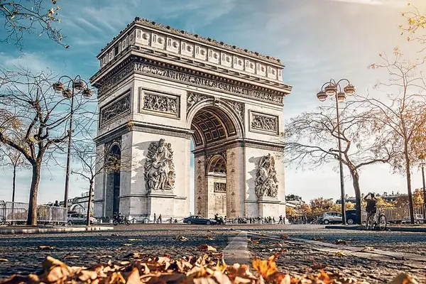Khải Hoàn Môn Paris: Lịch Sử, Kiến Trúc & Hướng Dẫn Tham Quan Chi Tiết