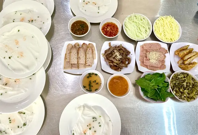 Bánh Ướt Thịt Nướng Buôn Ma Thuột: Điểm Nhấn Ẩm Thực Tây Nguyên