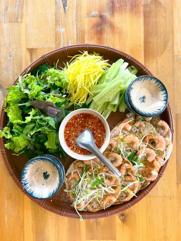 Bánh Xèo Tôm Nhảy Quy Nhơn: Đặc Sắc Và Hướng Dẫn Thưởng Thức Bánh Xèo Tôm Nhảy Quy Nhơn: Đặc Sắc Và Hướng Dẫn Thưởng Thức