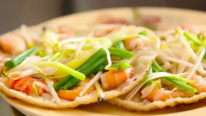 Bánh Xèo Tôm Nhảy Quy Nhơn: Đặc Sắc Và Hướng Dẫn Thưởng Thức