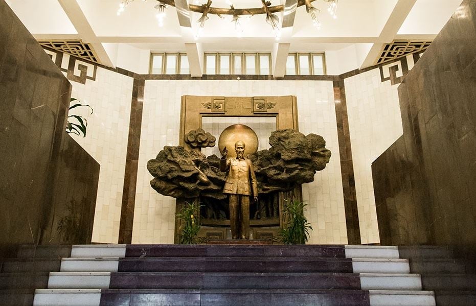 bên trong bảo tàng hồ chí minh - Hình 5