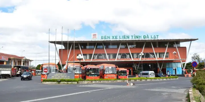 Bến Xe Liên Tỉnh Đà Lạt: Tất Tần Tật Từ Vị Trí Đến Dịch Vụ