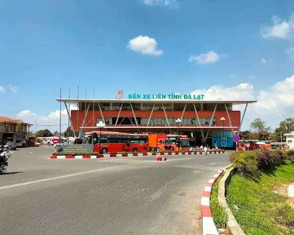 Bến Xe Liên Tỉnh Đà Lạt: Tất Tần Tật Từ Vị Trí Đến Dịch Vụ
