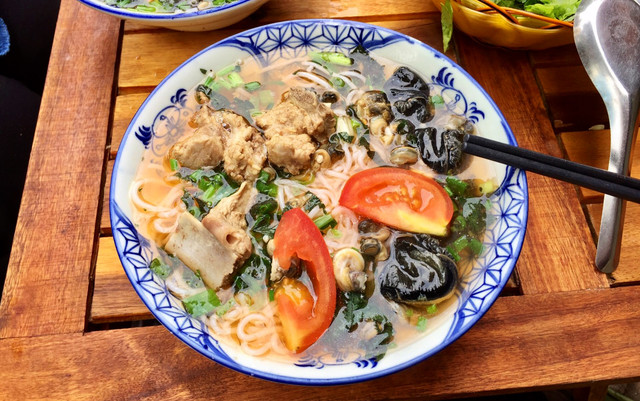 bún ốc sườn hai bà trưng