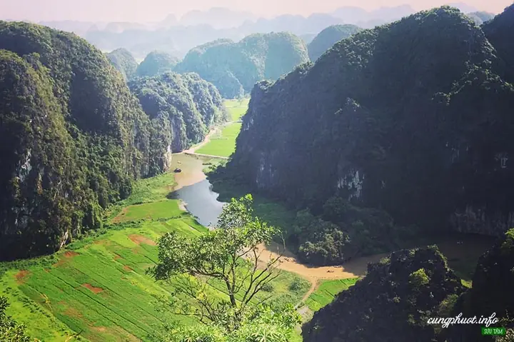 Địa Điểm Du Lịch Ninh Bình: Cẩm Nang Khám Phá Toàn Diện Địa Điểm Du Lịch Ninh Bình: Cẩm Nang Khám Phá Toàn Diện