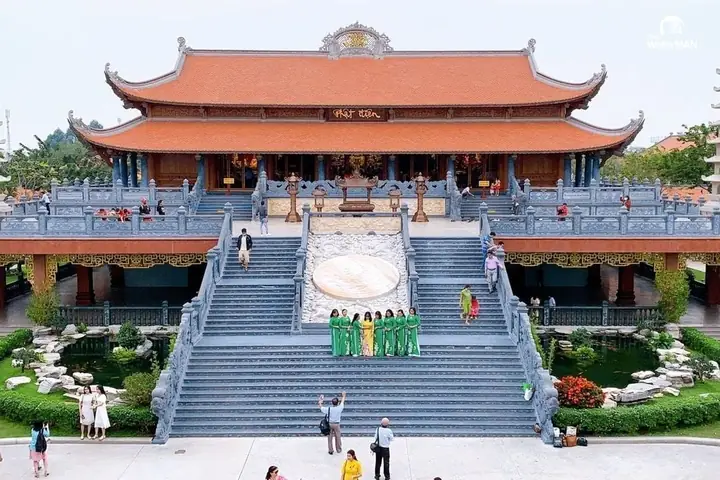 Top 10 Ngôi Chùa Nổi Tiếng Ở Sài Gòn Cho Du Khách Hành Hương