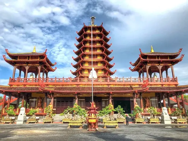 Top 10 Ngôi Chùa Nổi Tiếng Ở Sài Gòn Cho Du Khách Hành Hương
