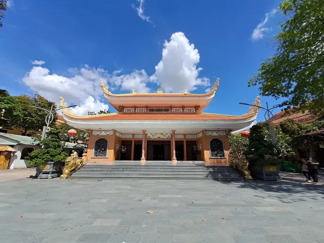 Top 10 Ngôi Chùa Nổi Tiếng Ở Sài Gòn Cho Du Khách Hành Hương
