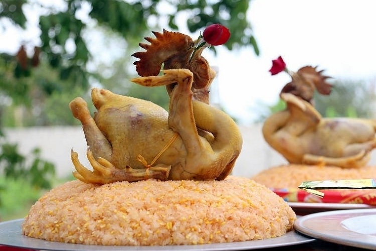cách luộc gà cúng không bị đen đầu - Hình 4