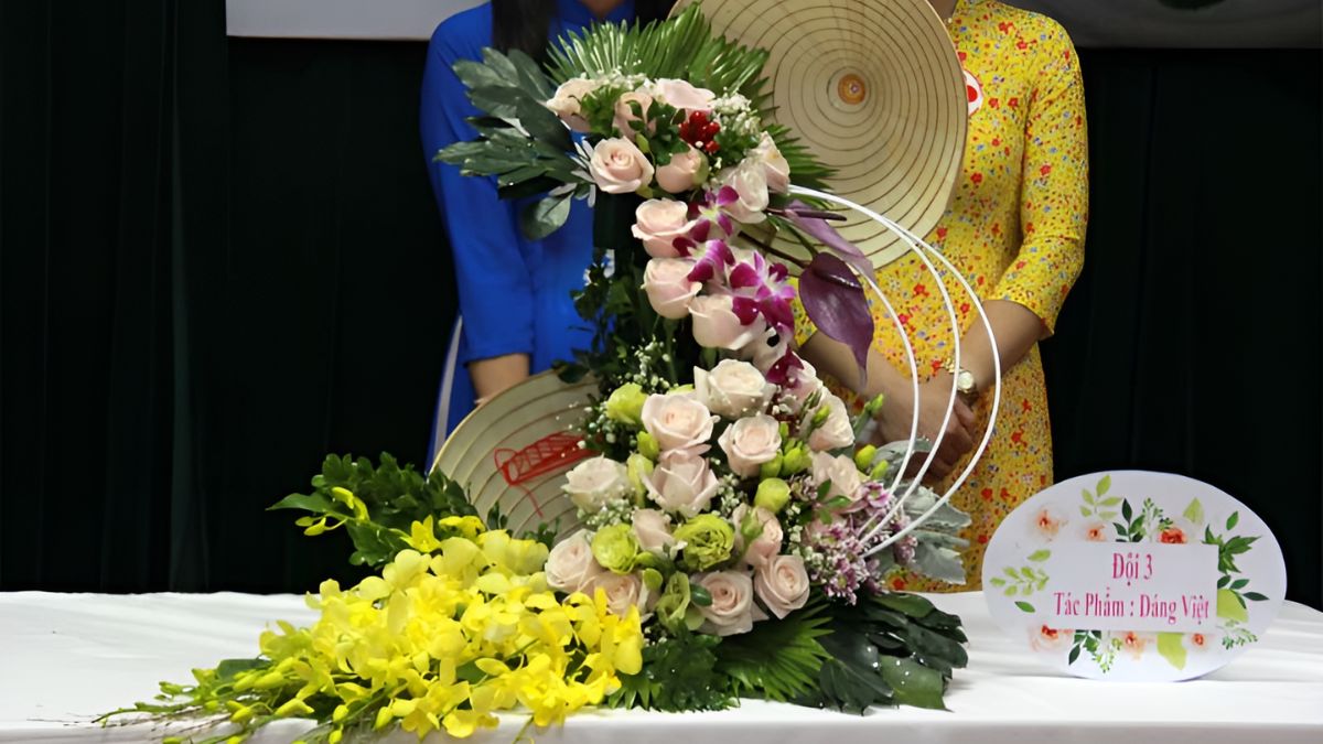 cắm hoa trên nón lá 20 11 - Hình 2